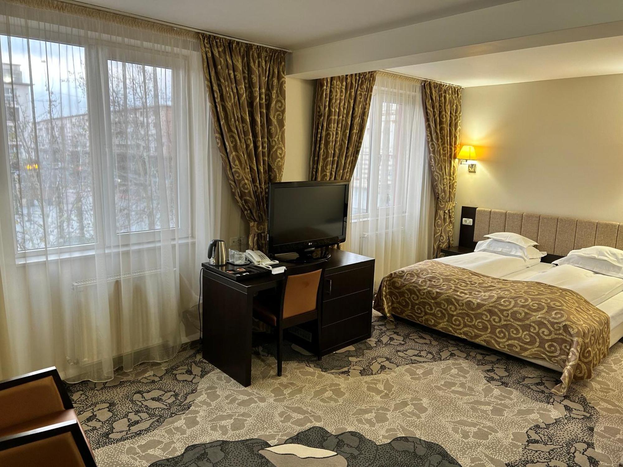 Hotel Bistrita Bákó Kültér fotó