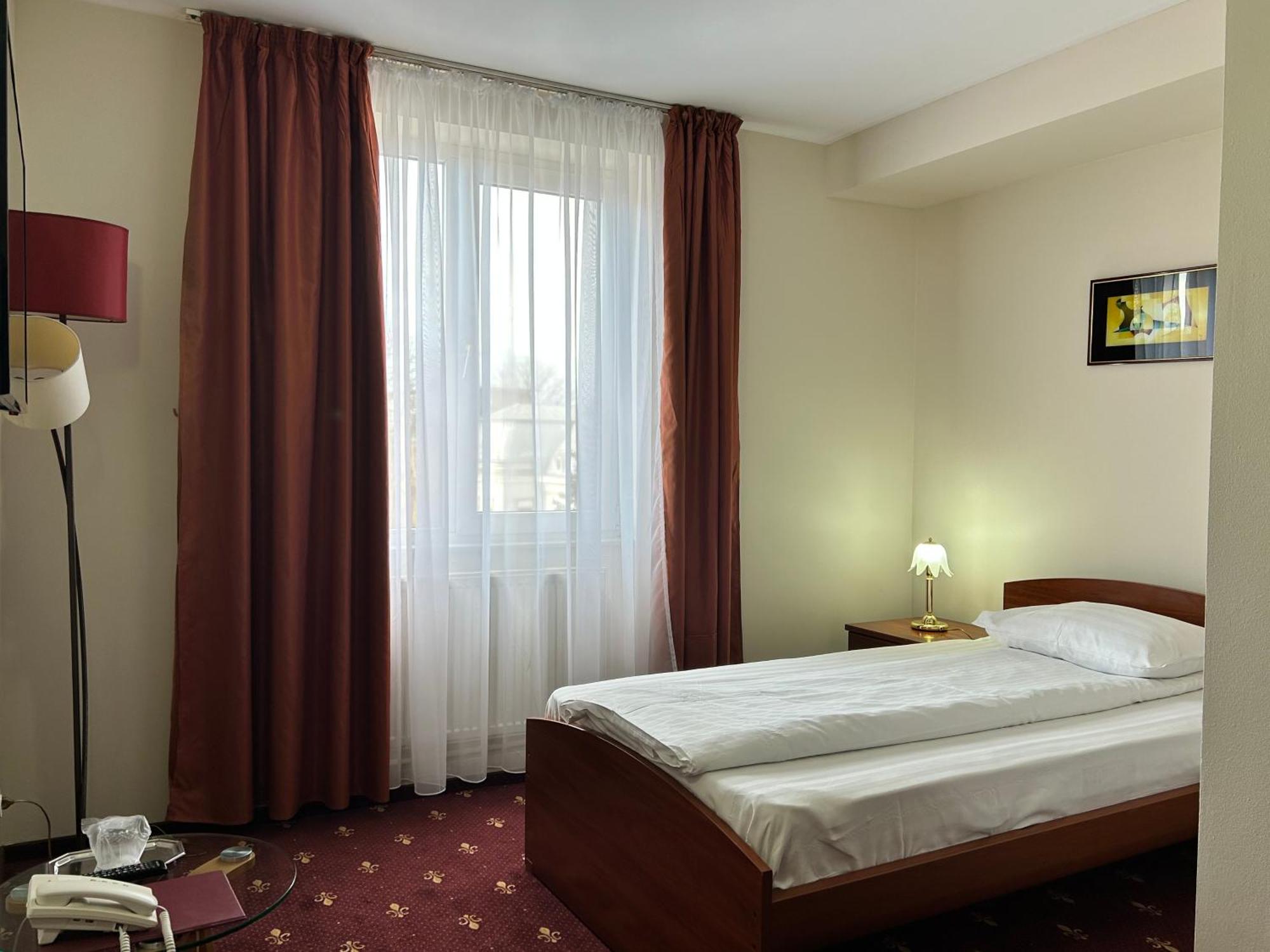 Hotel Bistrita Bákó Kültér fotó